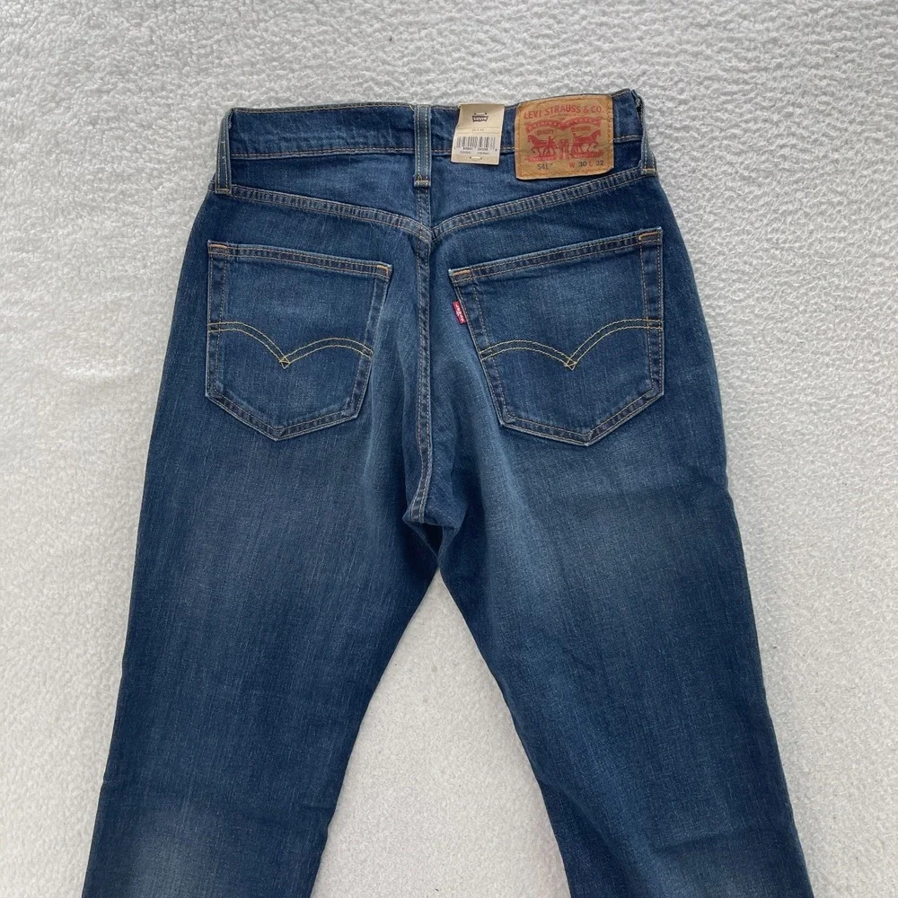 Levis sizing title